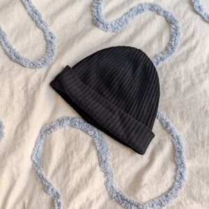 🍒 𝑷𝑹𝑰𝑪𝑬 ↓ Banana Republic Merino Wool Black Ribbed Beanie